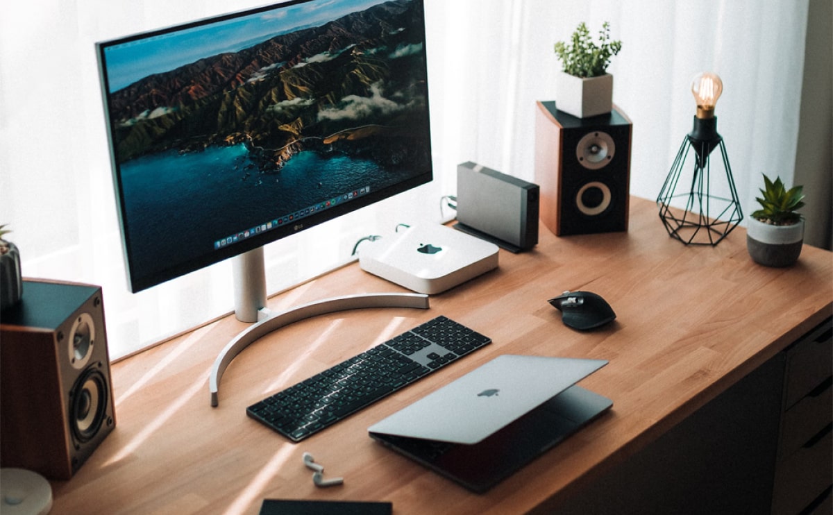3 Minimalist Desk Setups 